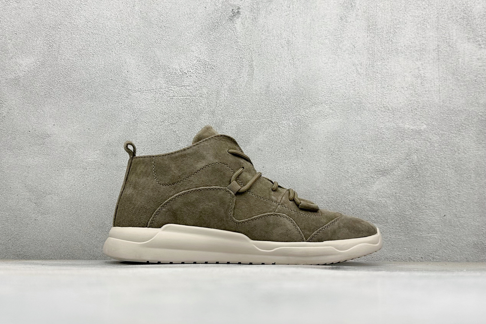 CAT/卡特 硬汉推土机品牌 经典百搭户外中帮休闲马丁靴 P727913-莆田鞋,莆田鞋货源,高仿鞋,高仿鞋货源,安福档口,莆田高仿鞋,莆田鞋批发,高仿鞋批发,莆田高仿运动鞋,高仿运动鞋,莆田运动鞋 CAT/卡特 硬汉推土机品牌 经典百搭户外中帮休闲马丁靴 P727913