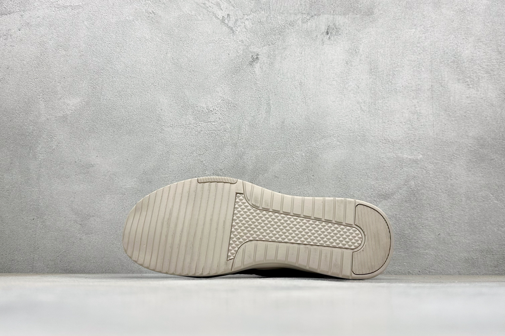 CAT/卡特 硬汉推土机品牌 经典百搭户外中帮休闲马丁靴 P727913-莆田鞋,莆田鞋货源,高仿鞋,高仿鞋货源,安福档口,莆田高仿鞋,莆田鞋批发,高仿鞋批发,莆田高仿运动鞋,高仿运动鞋,莆田运动鞋 CAT/卡特 硬汉推土机品牌 经典百搭户外中帮休闲马丁靴 P727913