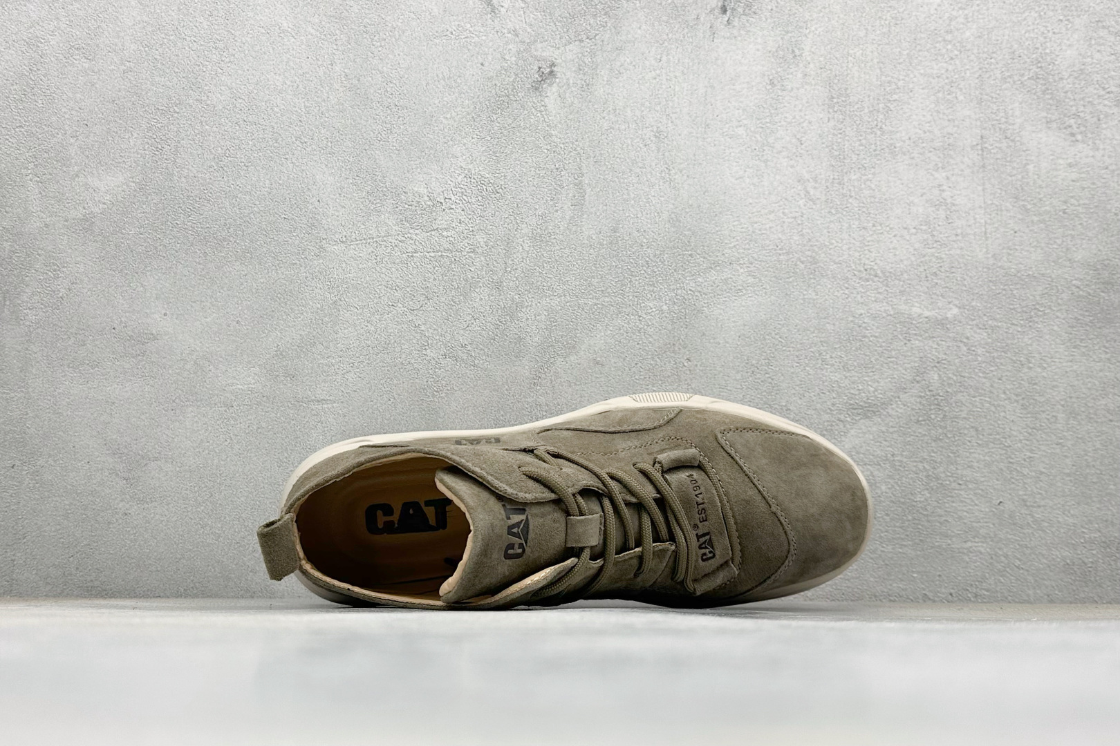 CAT/卡特 硬汉推土机品牌 经典百搭户外中帮休闲马丁靴 P727913-莆田鞋,莆田鞋货源,高仿鞋,高仿鞋货源,安福档口,莆田高仿鞋,莆田鞋批发,高仿鞋批发,莆田高仿运动鞋,高仿运动鞋,莆田运动鞋 CAT/卡特 硬汉推土机品牌 经典百搭户外中帮休闲马丁靴 P727913