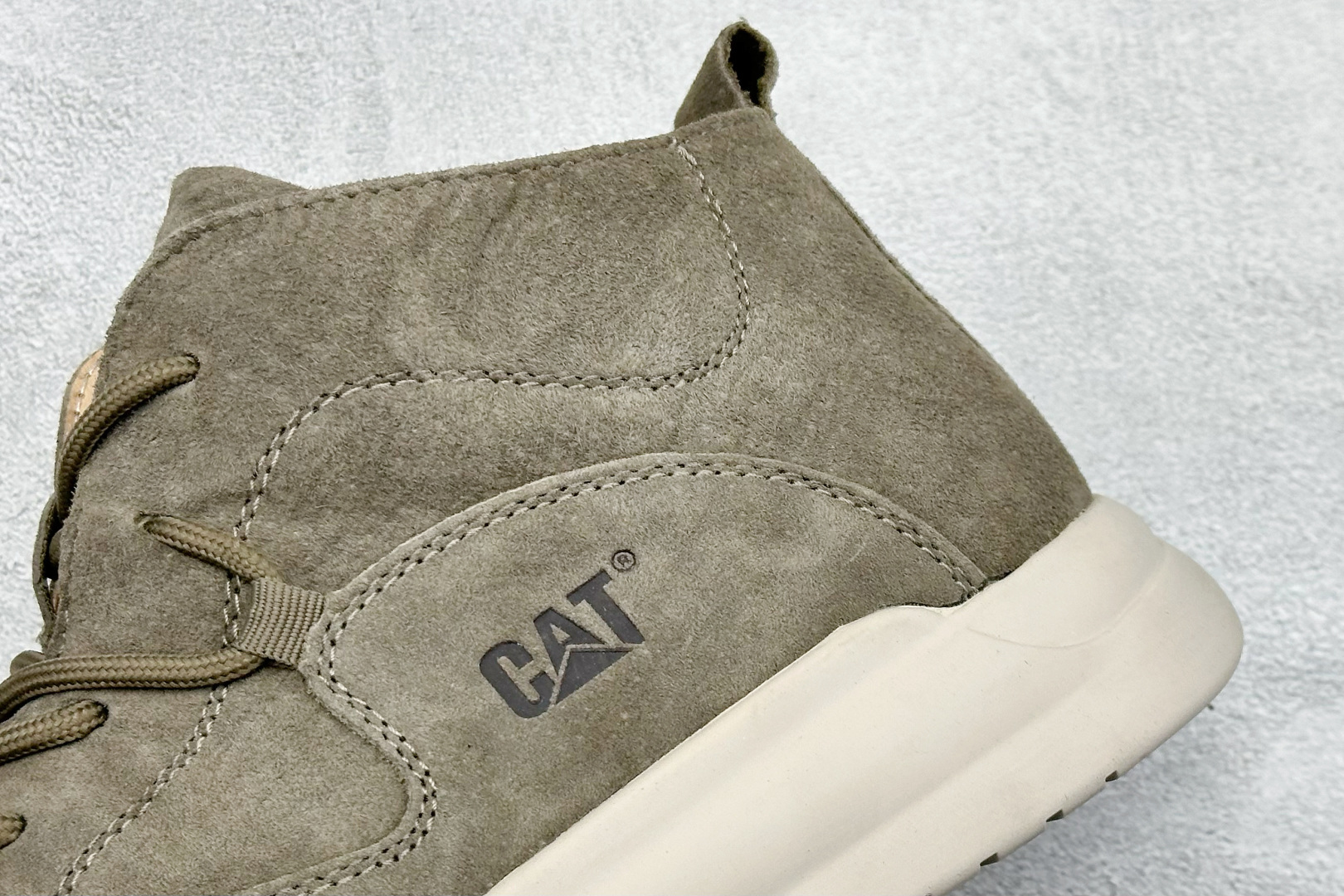 CAT/卡特 硬汉推土机品牌 经典百搭户外中帮休闲马丁靴 P727913-莆田鞋,莆田鞋货源,高仿鞋,高仿鞋货源,安福档口,莆田高仿鞋,莆田鞋批发,高仿鞋批发,莆田高仿运动鞋,高仿运动鞋,莆田运动鞋 CAT/卡特 硬汉推土机品牌 经典百搭户外中帮休闲马丁靴 P727913