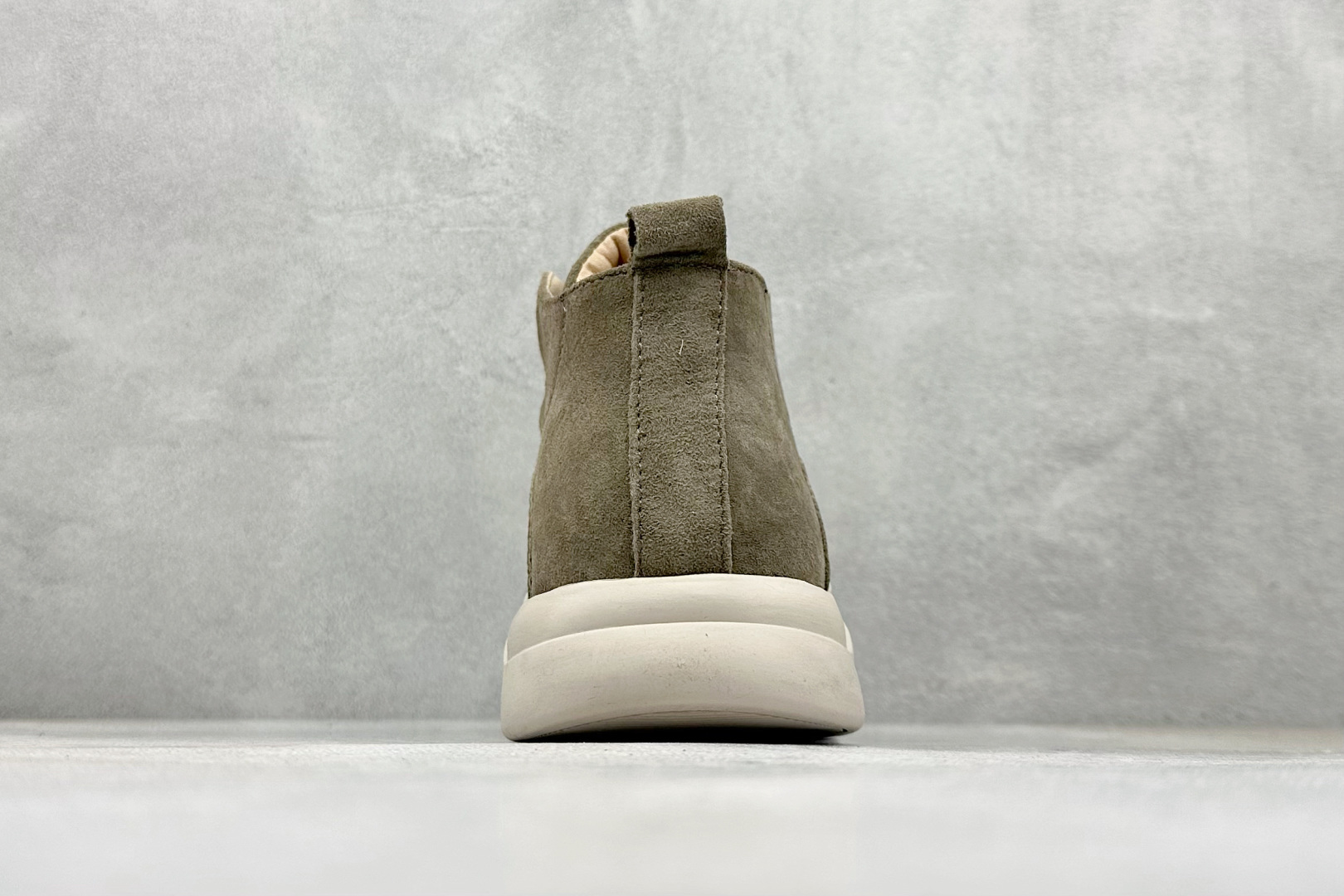 CAT/卡特 硬汉推土机品牌 经典百搭户外中帮休闲马丁靴 P727913-莆田鞋,莆田鞋货源,高仿鞋,高仿鞋货源,安福档口,莆田高仿鞋,莆田鞋批发,高仿鞋批发,莆田高仿运动鞋,高仿运动鞋,莆田运动鞋 CAT/卡特 硬汉推土机品牌 经典百搭户外中帮休闲马丁靴 P727913