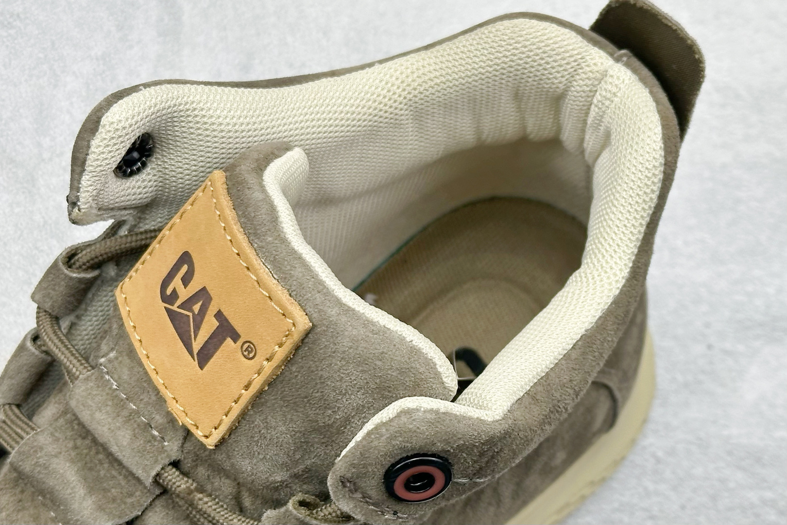 CAT/卡特 硬汉推土机品牌 秋冬经典款 户外百搭中帮休闲马丁靴 P727922