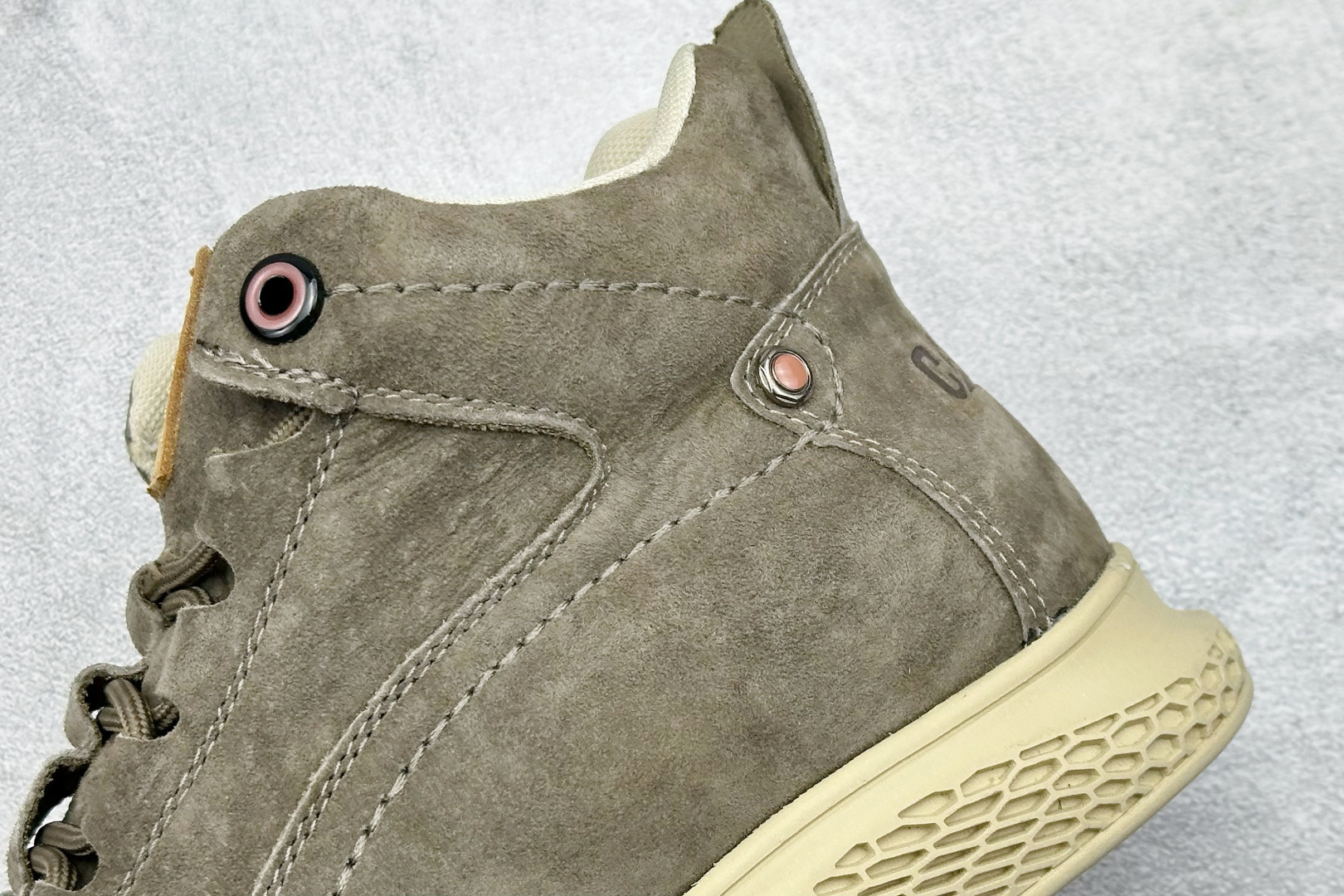 CAT/卡特 硬汉推土机品牌 秋冬经典款 户外百搭中帮休闲马丁靴 P727922