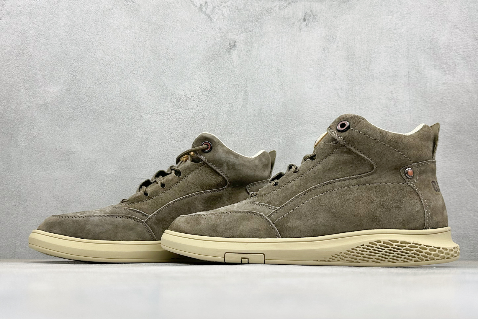 CAT/卡特 硬汉推土机品牌 秋冬经典款 户外百搭中帮休闲马丁靴 P727922