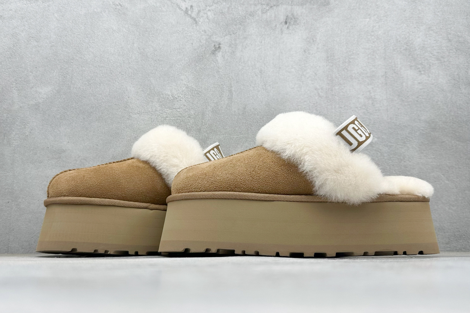 UGG 厚底方克特便鞋 厚底增高更显腿细拿捏秋冬松驰感穿搭包头羊毛半拖黑色半拖鞋 W/1113474