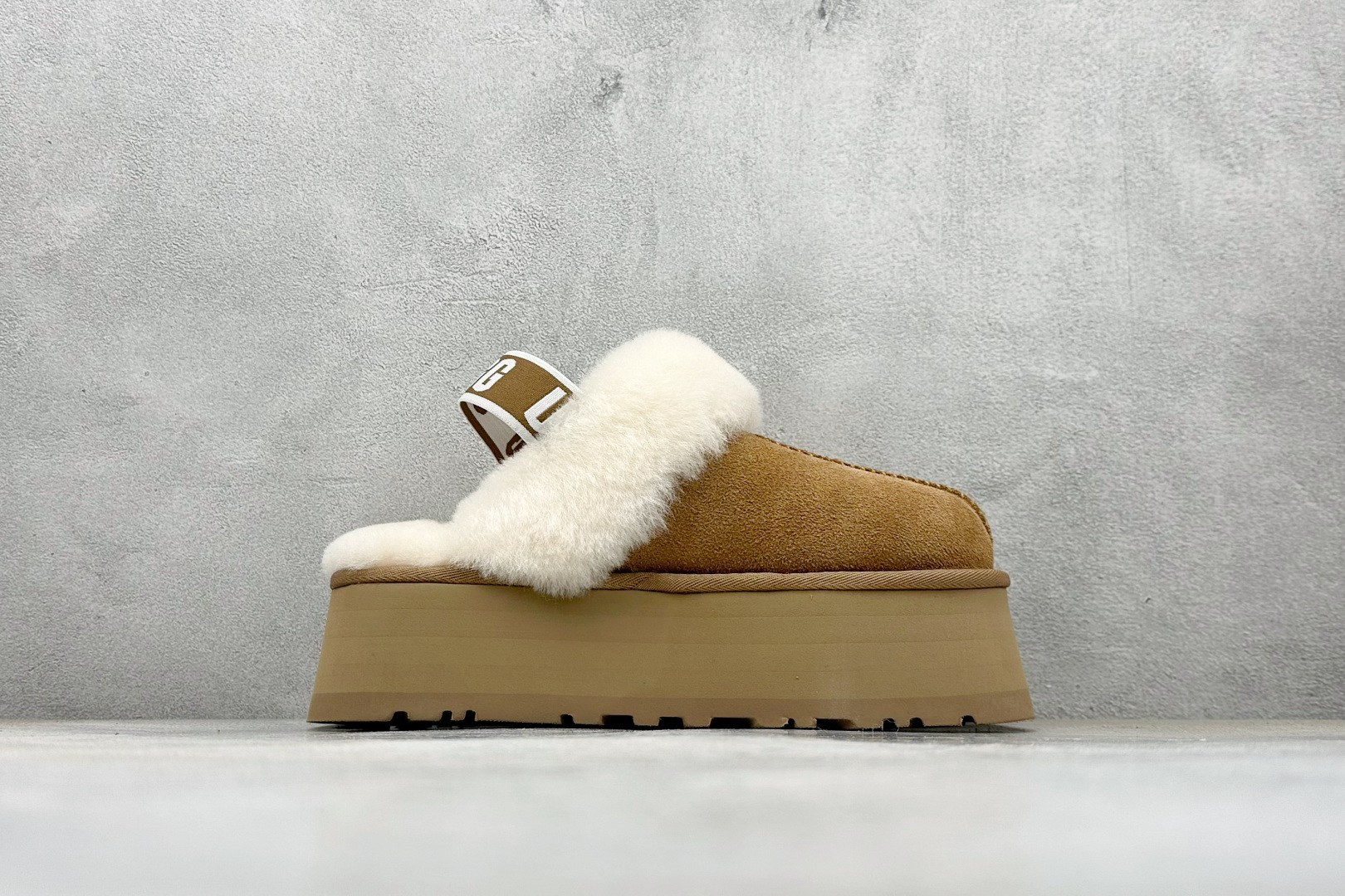 UGG 厚底方克特便鞋 厚底增高更显腿细拿捏秋冬松驰感穿搭包头羊毛半拖黑色半拖鞋 W/1113474