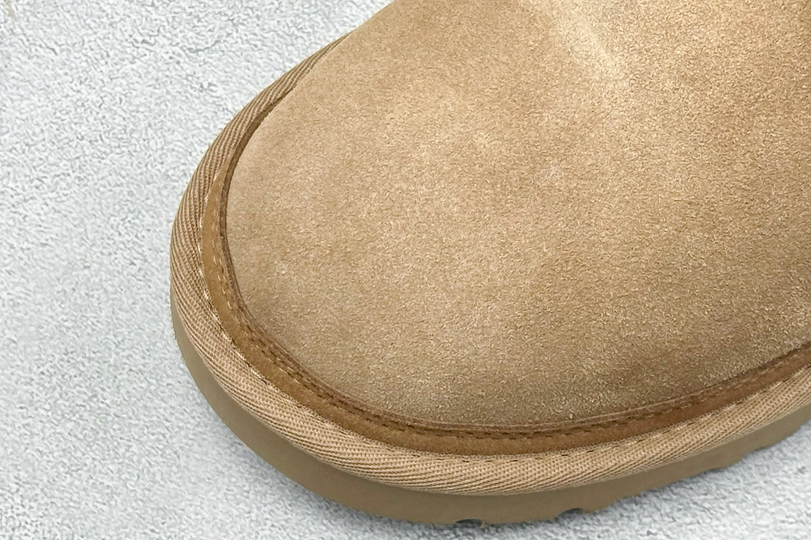 UGG 卡扣 羊毛一体迷你短靴 优选翻毛皮鞋面 手感细腻 羊毛内里 舒适亲肤 茸暖舒适 M/1130720