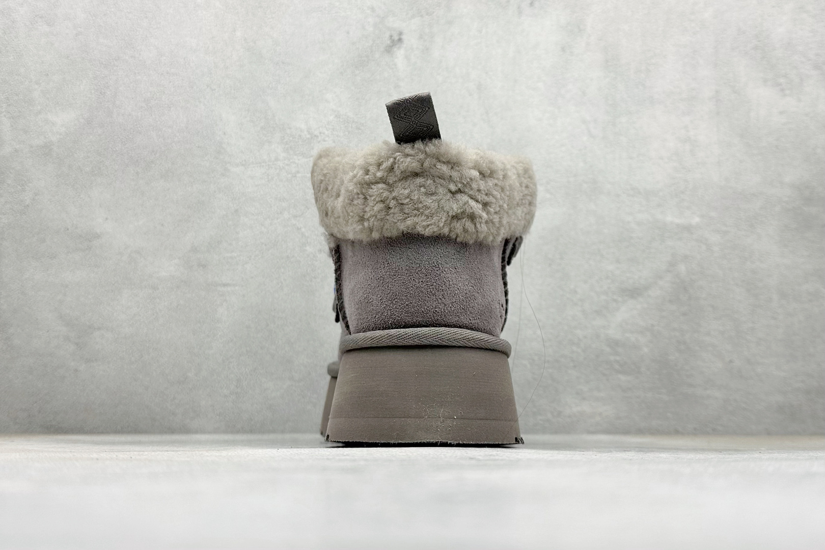 UGG Funkarra 芙卡拉 采用TPU模压定型翻毛皮鞋面材质 1143954