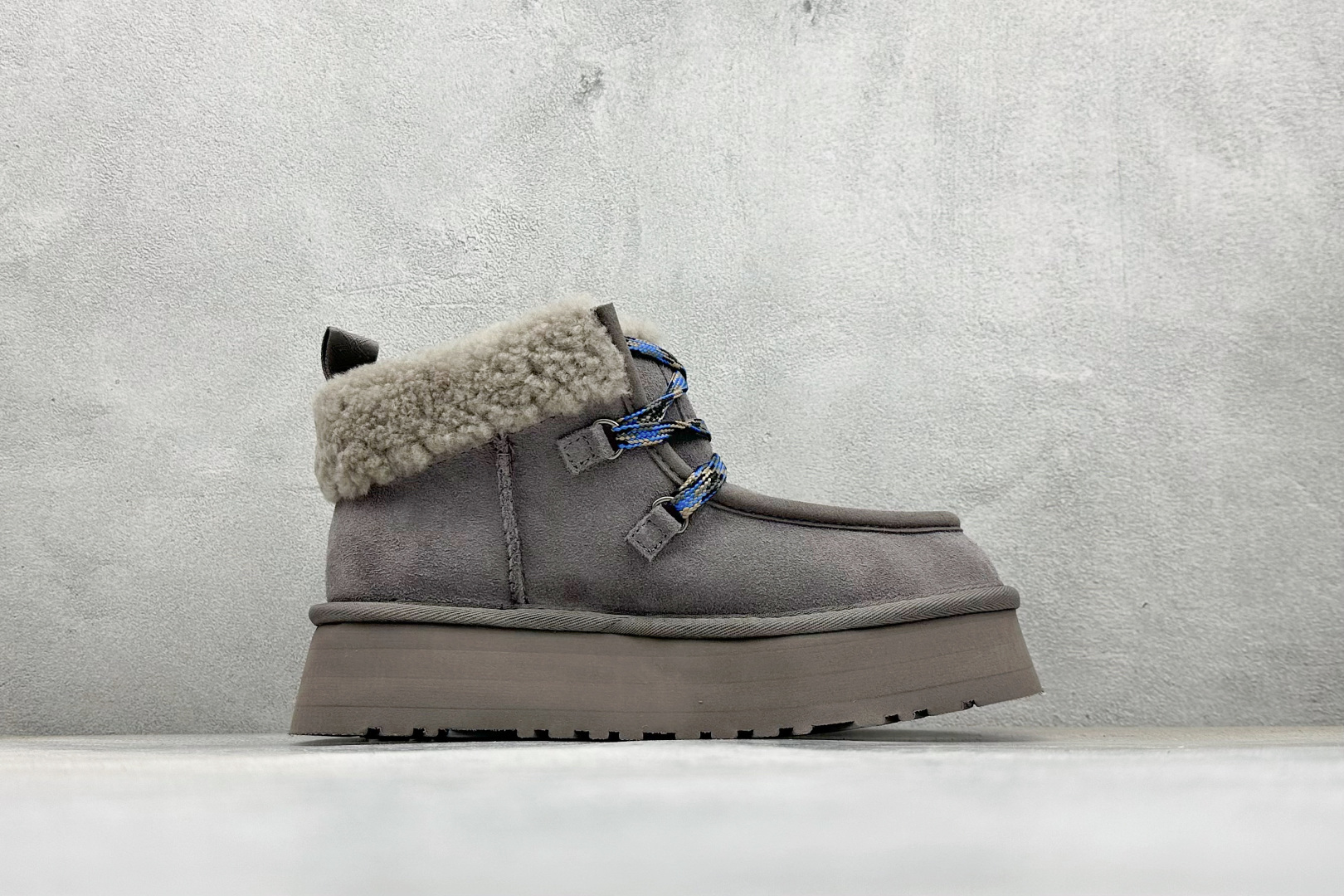 UGG Funkarra 芙卡拉 采用TPU模压定型翻毛皮鞋面材质 1143954