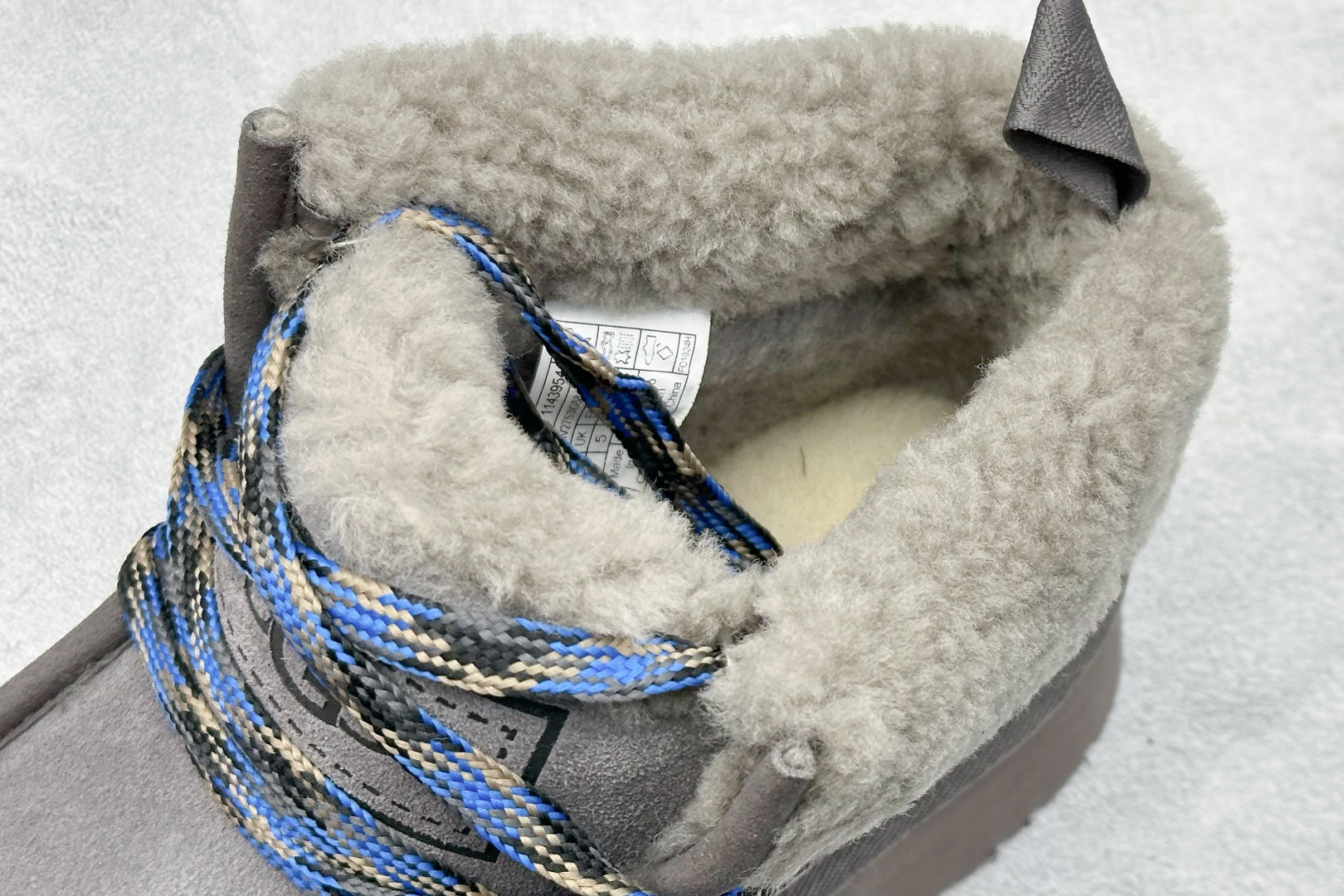 UGG Funkarra 芙卡拉 采用TPU模压定型翻毛皮鞋面材质 1143954