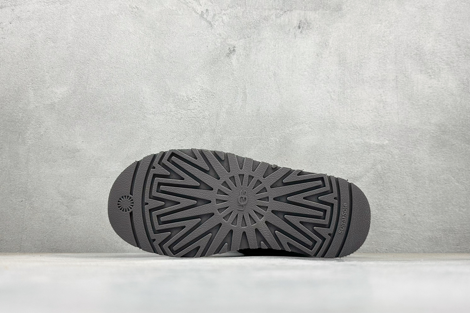 UGG Funkarra 芙卡拉 采用TPU模压定型翻毛皮鞋面材质 1143954