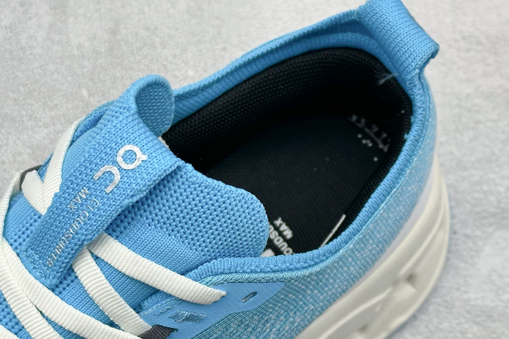 CIoudsurfer Max 昂跑 舒适轻便减震耐磨跑步鞋 采用了先进的缓震技术 能够有效减少跑步时对