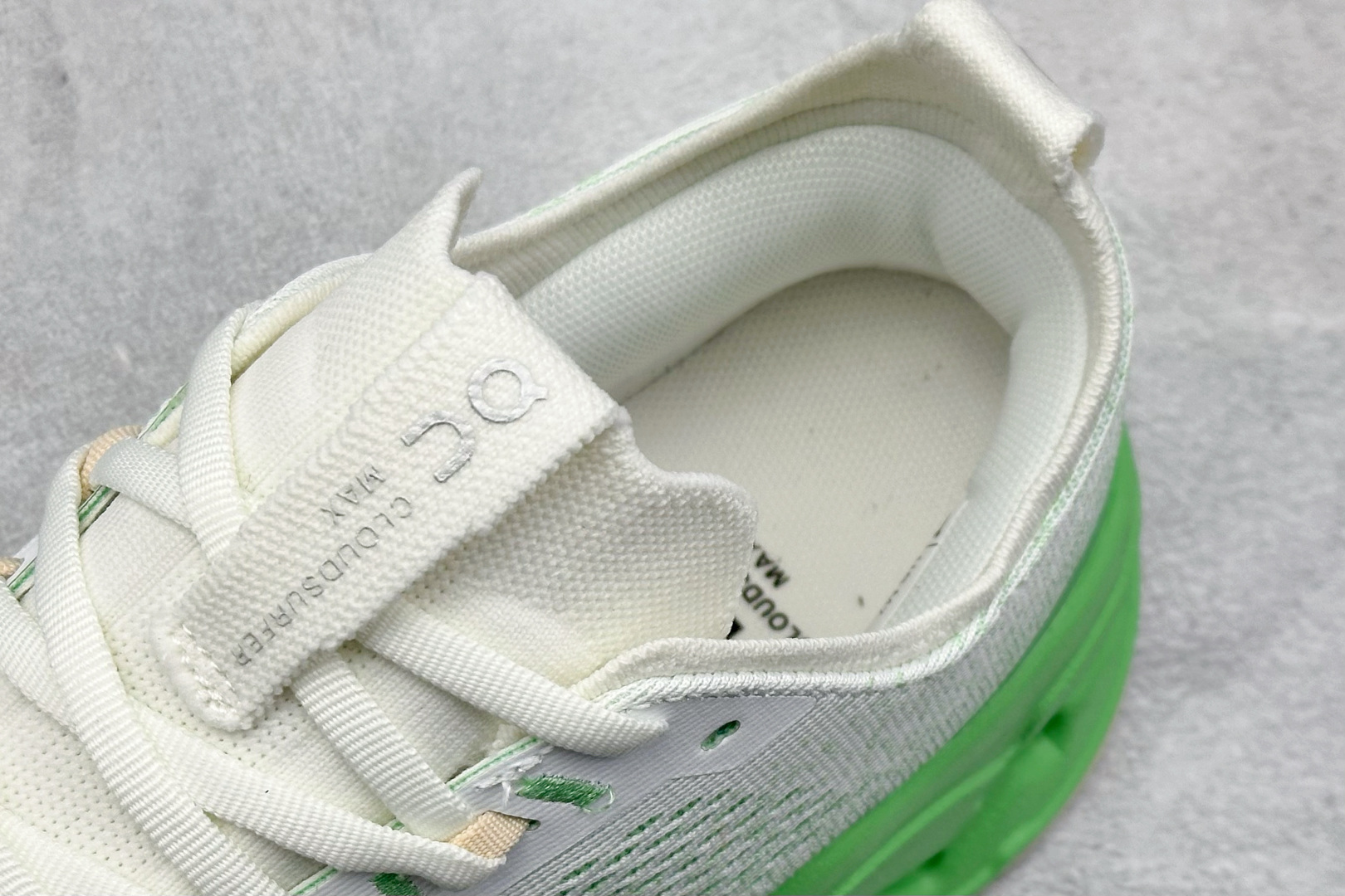 CIoudsurfer Max 昂跑 舒适轻便减震耐磨跑步鞋 采用了先进的缓震技术 能够有效减少跑步时对