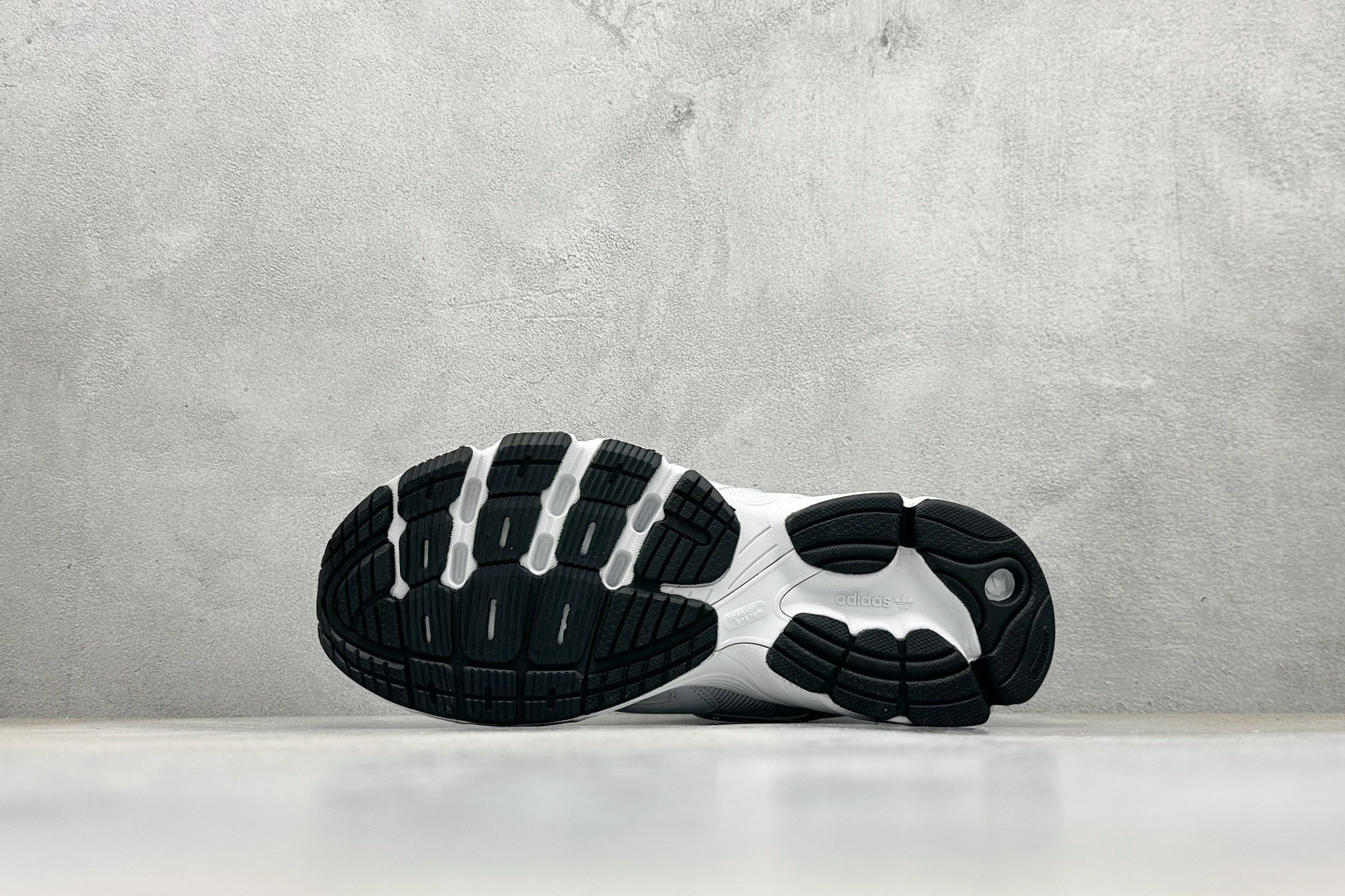 180 AD Originals Astir 复古运动休闲老爹慢跑鞋 GY5565