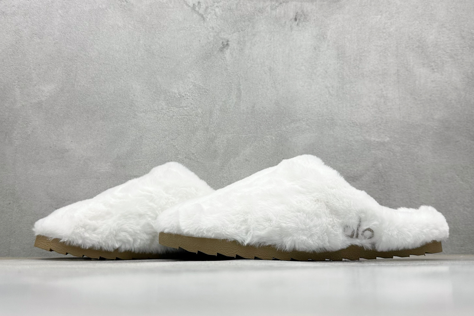 200 Alo Yoga Recovery Slipper 舒适简约 保暖防磨 防滑包头拖鞋 A0827U