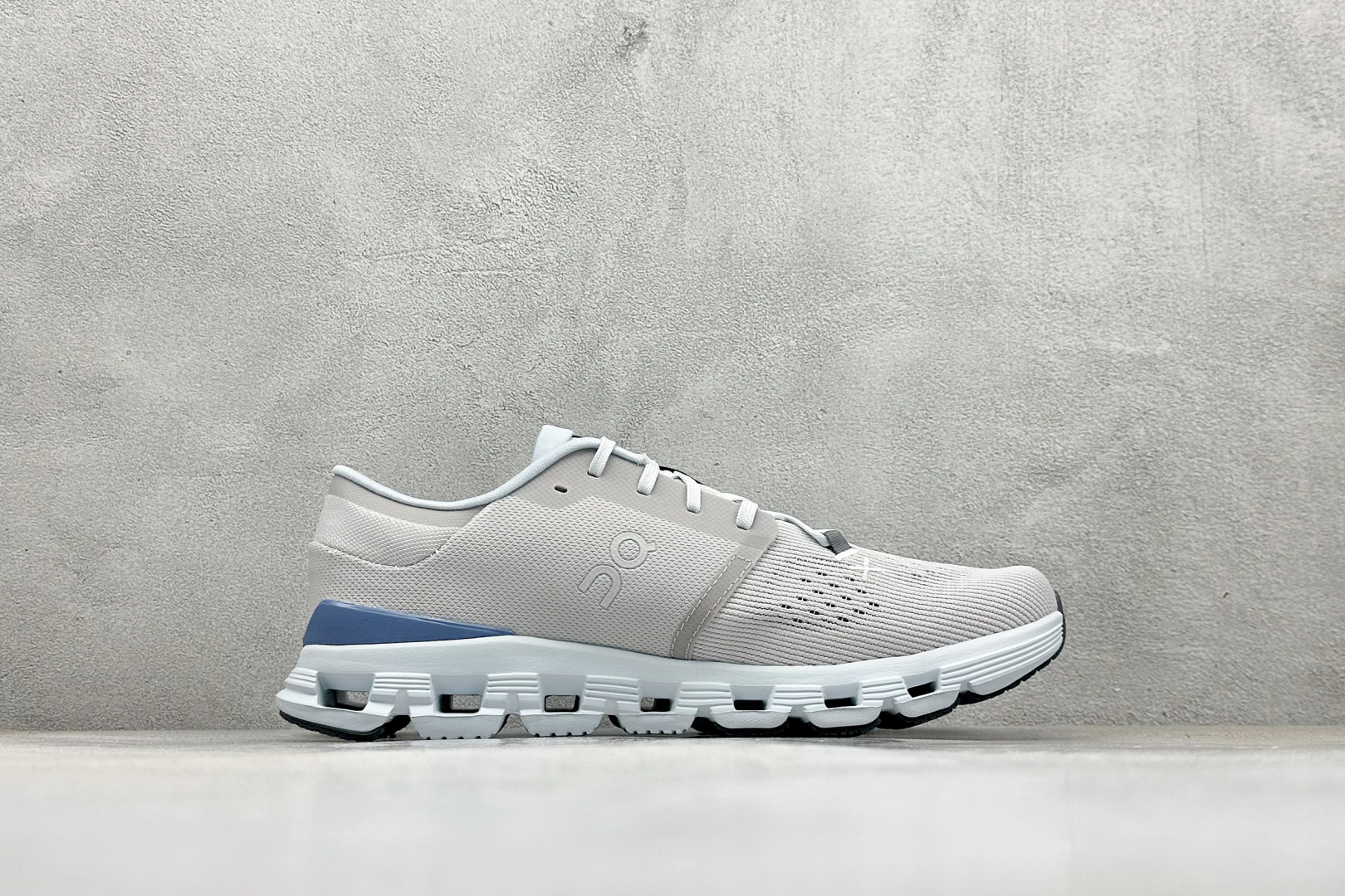 RS版CloudvistaX4 全新综合体能训练运动鞋 Cloud X 舒适乐趣跑，缓震、轻量 On昂跑