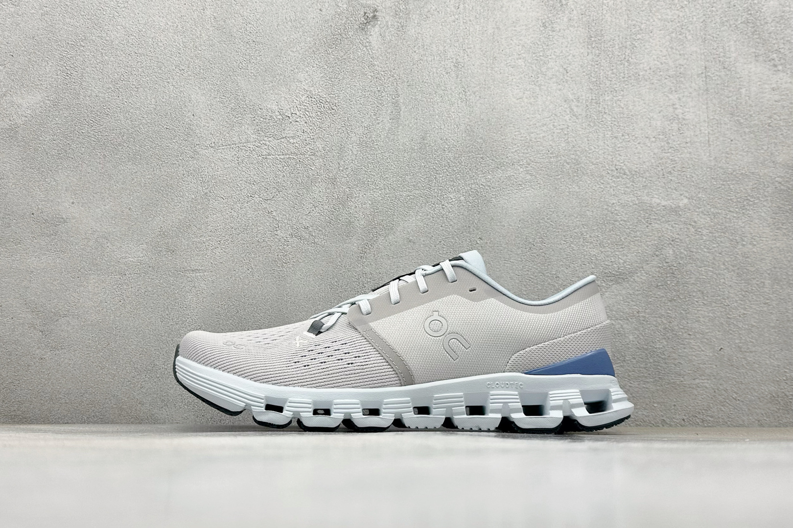 RS版CloudvistaX4 全新综合体能训练运动鞋 Cloud X 舒适乐趣跑，缓震、轻量 On昂跑