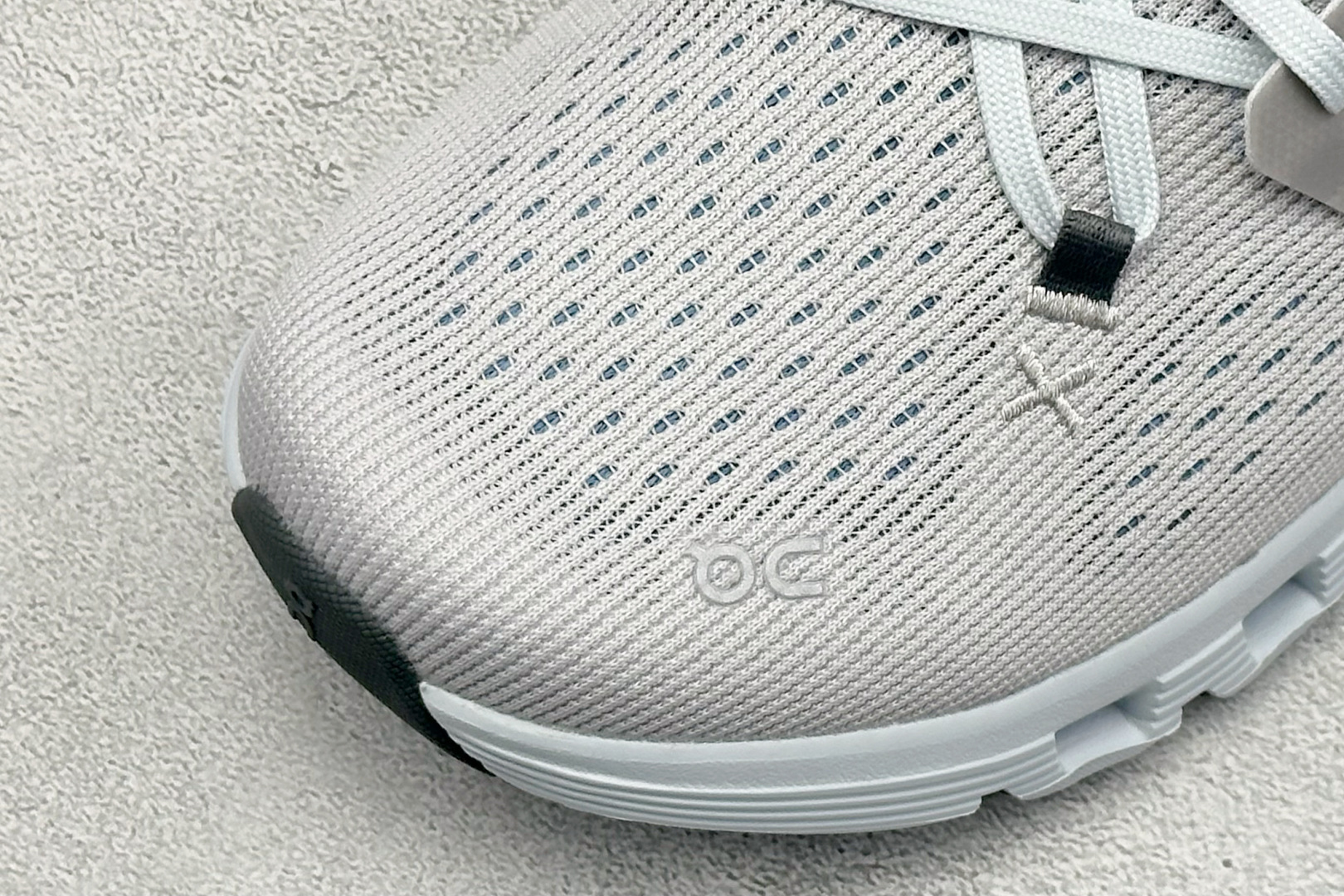 RS版CloudvistaX4 全新综合体能训练运动鞋 Cloud X 舒适乐趣跑，缓震、轻量 On昂跑