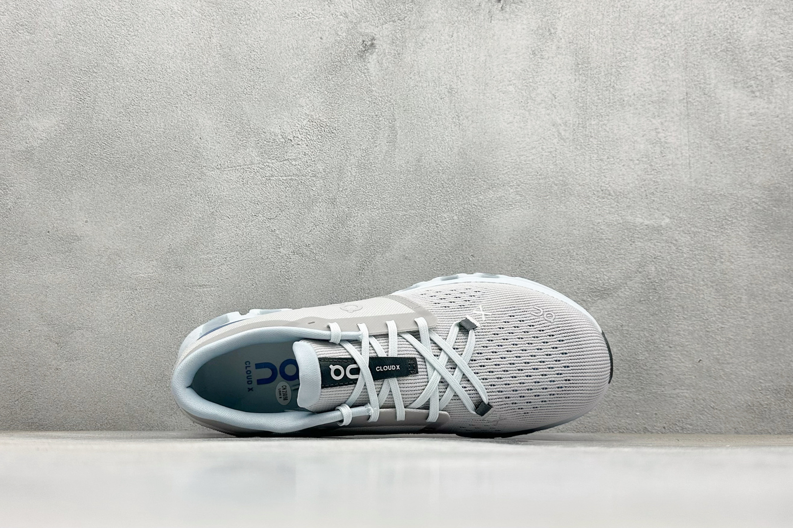 RS版CloudvistaX4 全新综合体能训练运动鞋 Cloud X 舒适乐趣跑，缓震、轻量 On昂跑