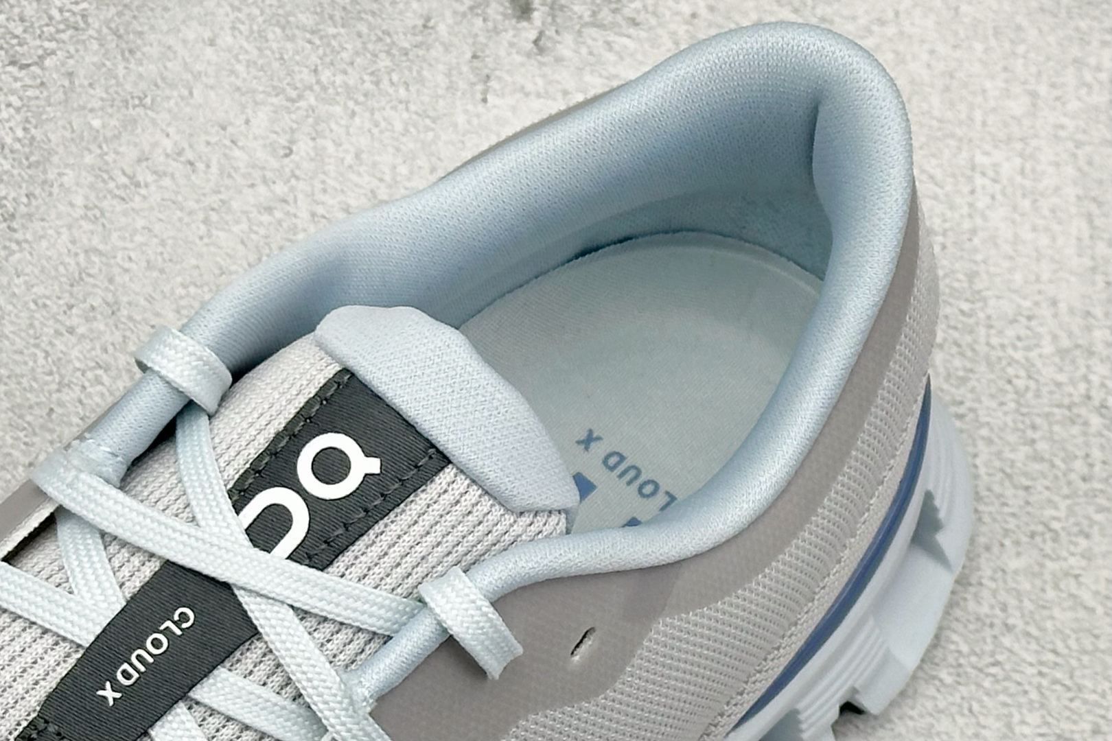 RS版CloudvistaX4 全新综合体能训练运动鞋 Cloud X 舒适乐趣跑，缓震、轻量 On昂跑