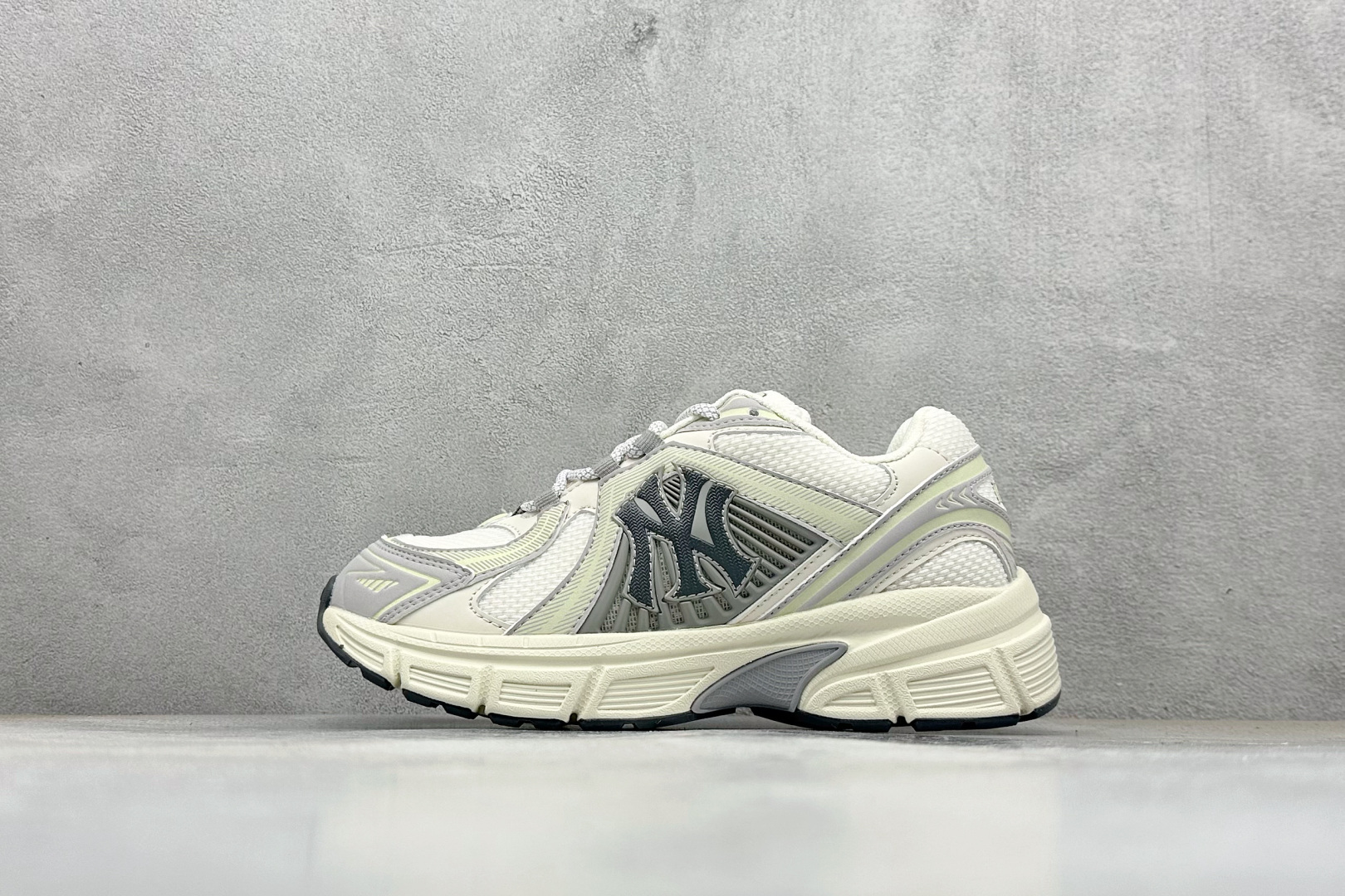 终端放店NY版MLB Chunky Runner Basic 厚底老爹厚底休闲运动慢跑鞋采用优质轻量克重