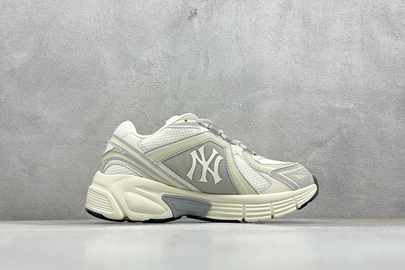 终端放店NY版MLB Chunky Runner Basic 厚底老爹厚底休闲运动慢跑鞋采用优质轻量克重