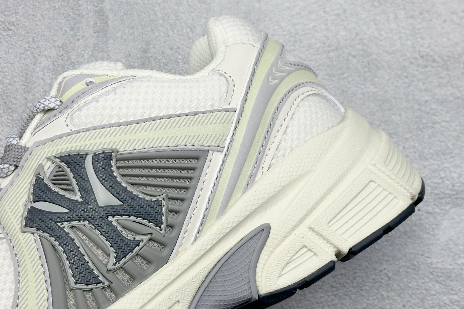 终端放店NY版MLB Chunky Runner Basic 厚底老爹厚底休闲运动慢跑鞋采用优质轻量克重