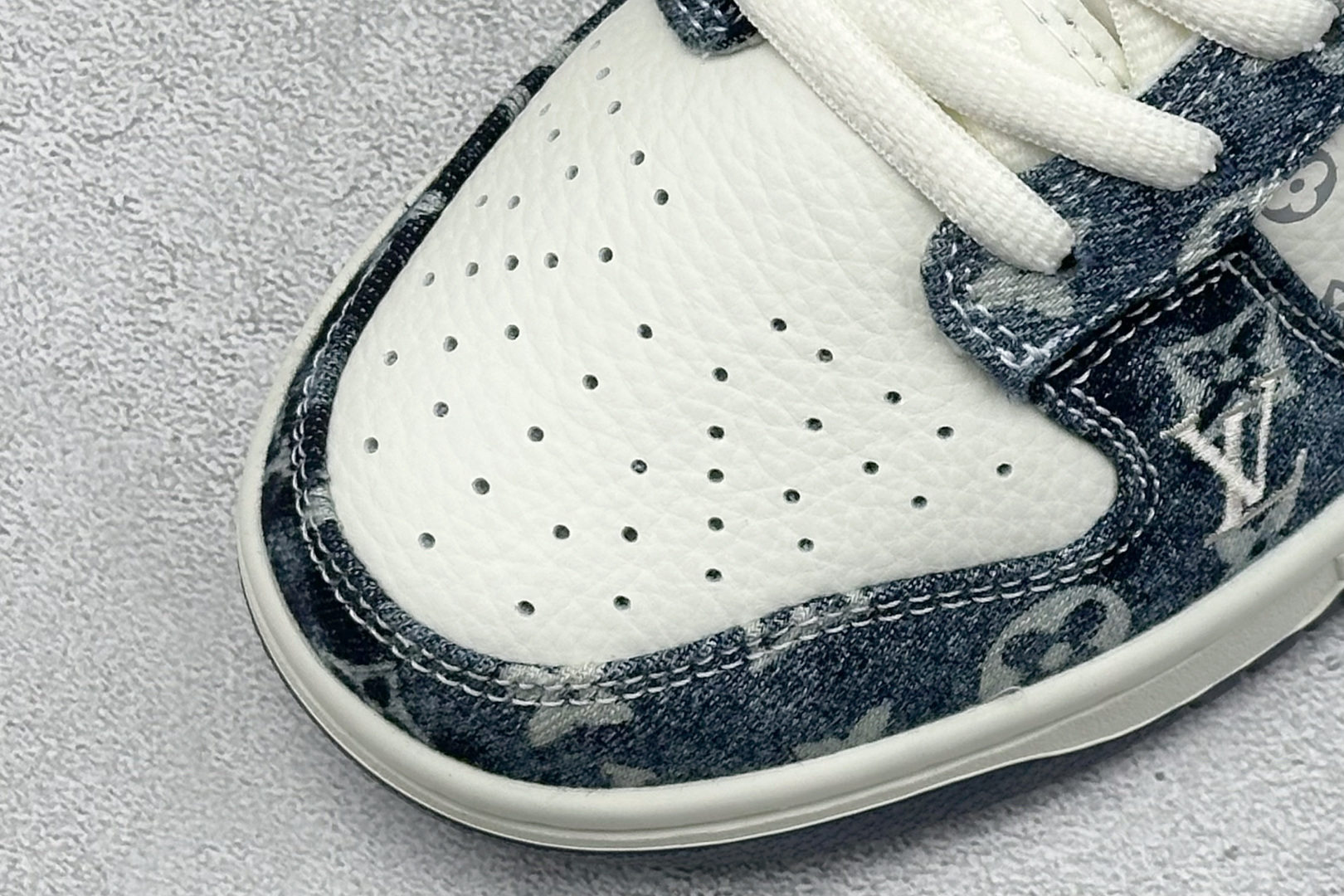 280 Nike SB Dunk Low LV联名 白蓝牛仔 高端定制 低帮休闲板鞋 YF9511-902