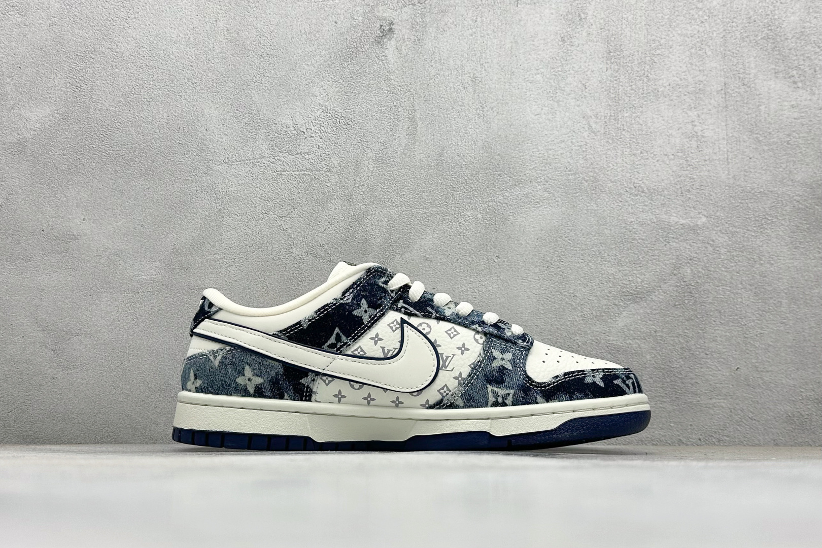 280 Nike SB Dunk Low LV联名 白蓝牛仔 高端定制 低帮休闲板鞋 YF9511-902