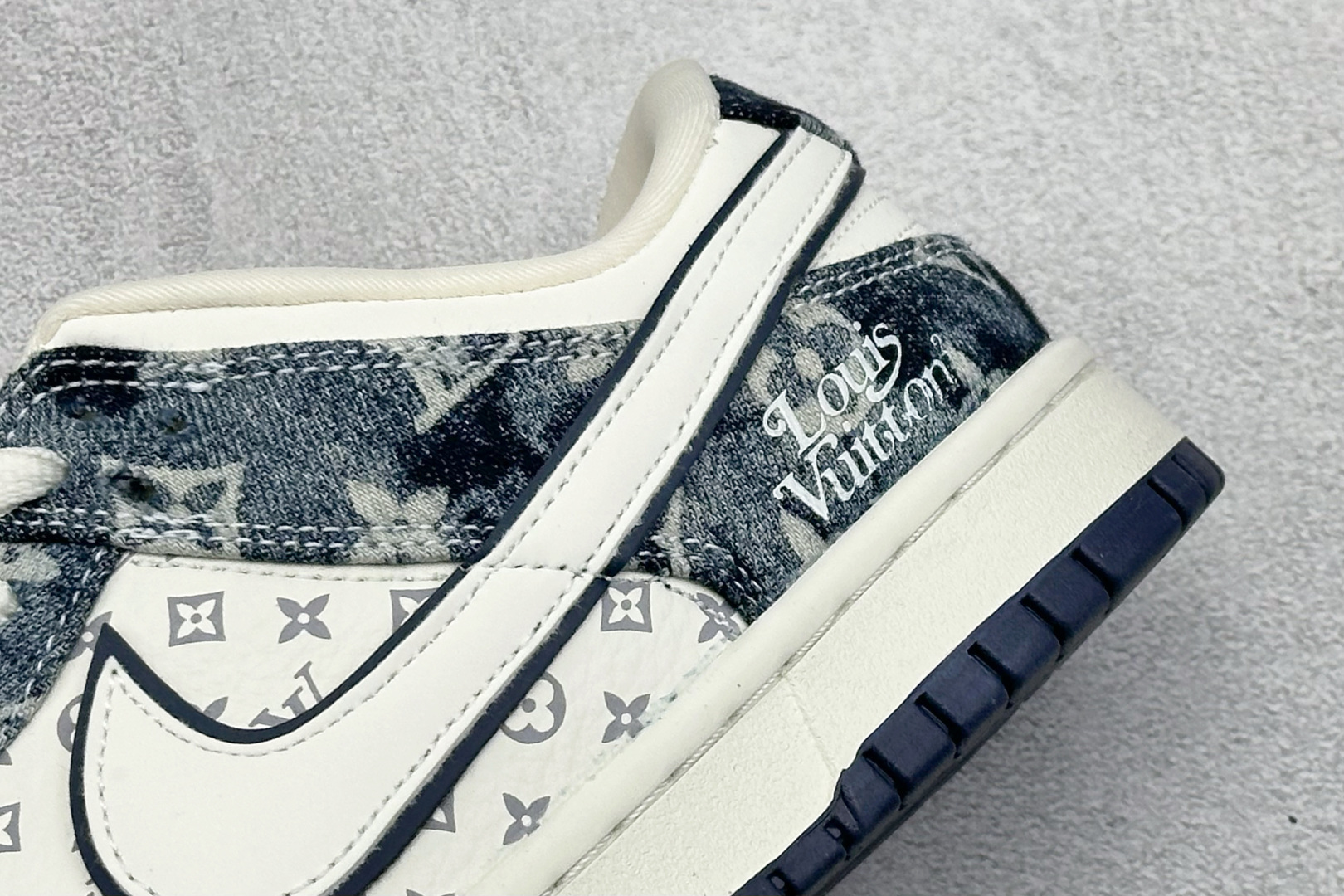 280 Nike SB Dunk Low LV联名 白蓝牛仔 高端定制 低帮休闲板鞋 YF9511-902