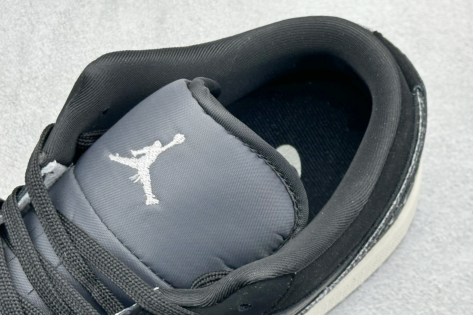 Air Jordan 1 Low AJ1 乔1 古驰联名 高端定制 低帮复古篮球鞋 LJ8888-003-High Quatity Cheap Brand wholesale wholesaler seller Clothes Bags handbags Sneakers Top Fashion Clothing Shoes from China Factory Chinese suppliers best Quality Beautiful Price Air Jordan 1 Low AJ1 乔1 古驰联名 高端定制 低帮复古篮球鞋 LJ8888-003