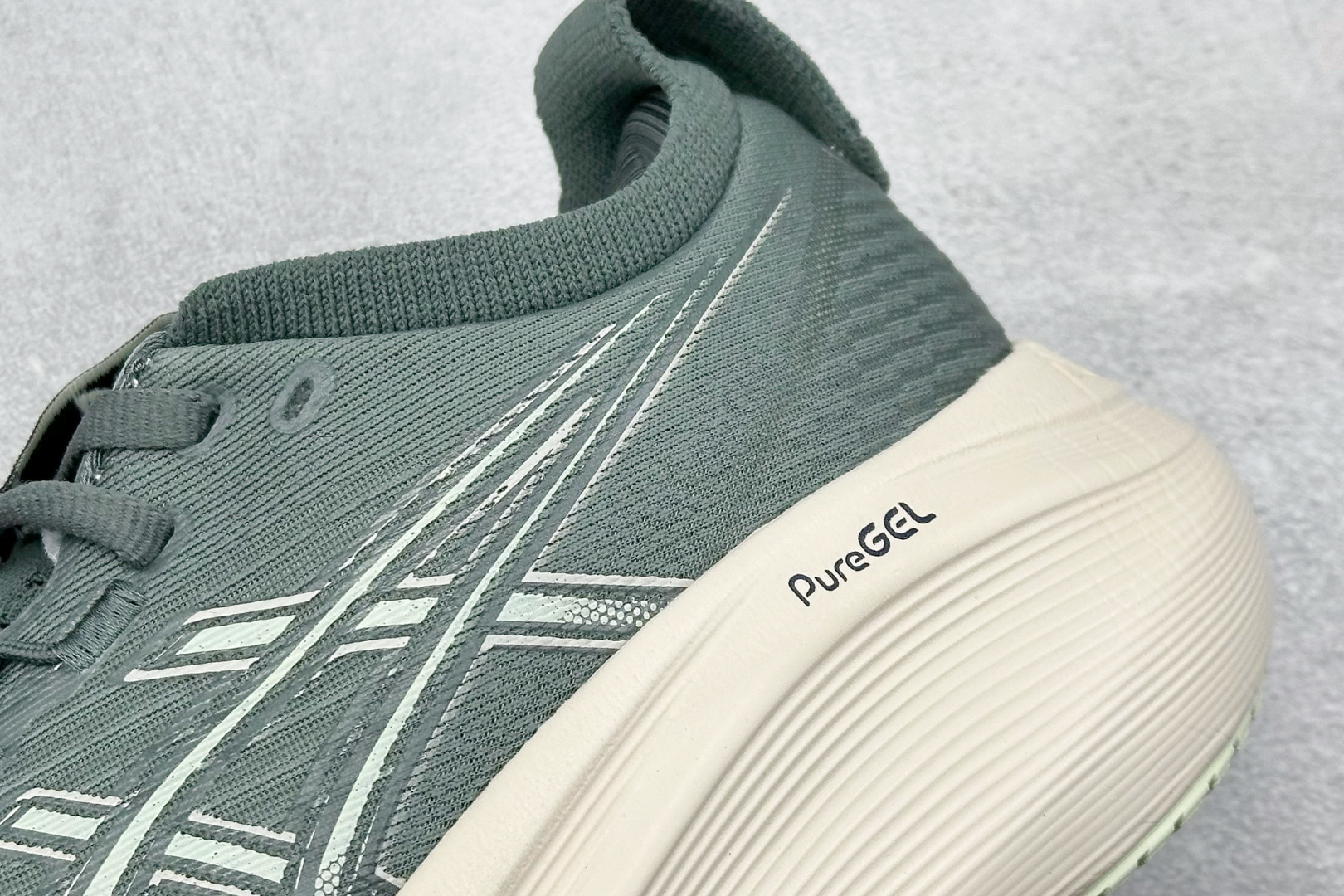 190 Asics Gel-Nimbus 27 亚瑟士复古透气休闲鞋缓震男子耐磨跑步鞋 1012B752-402