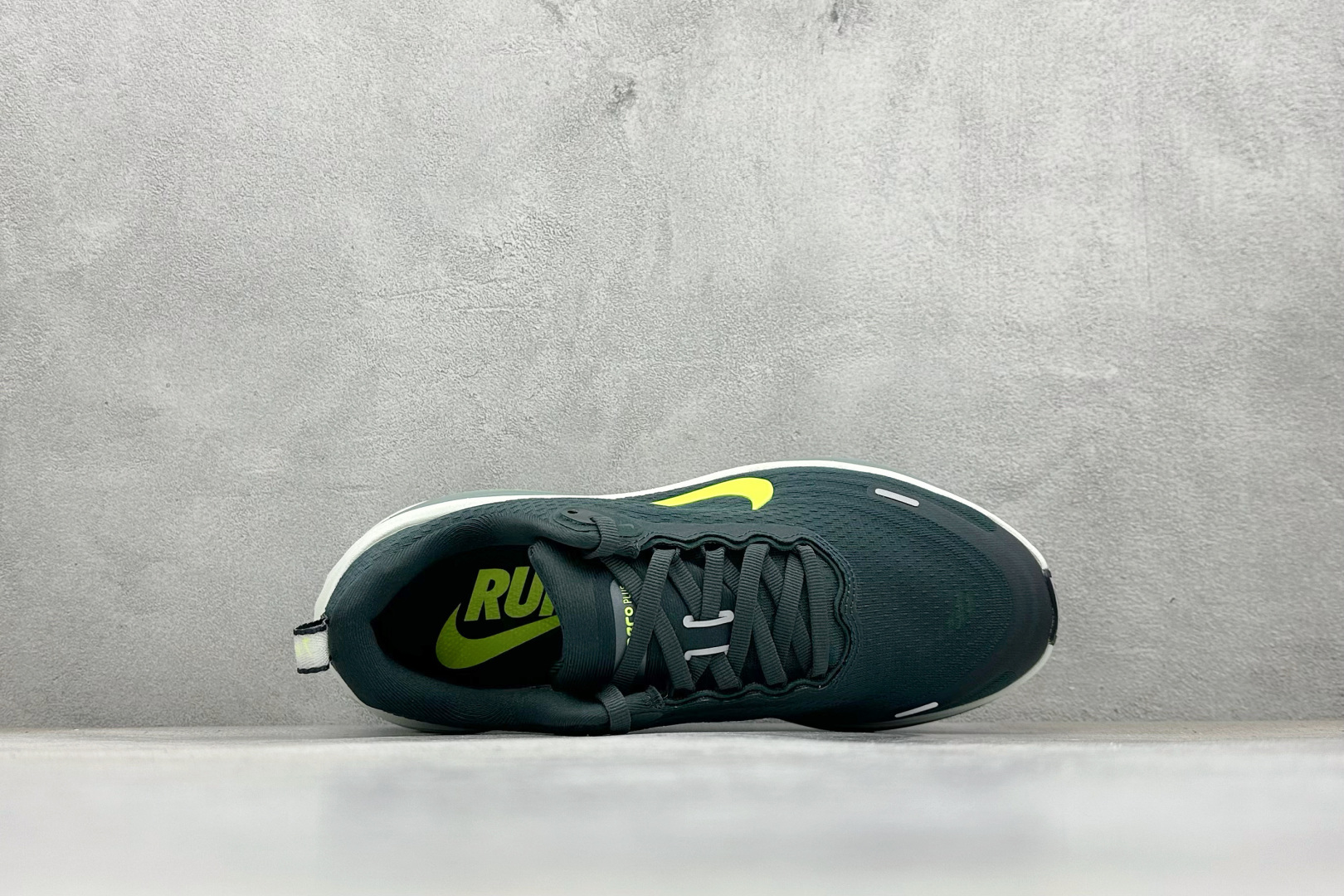 Nike Air Zoom Vomero Plus 耐克网面厚底气垫跑鞋 HV8150-300