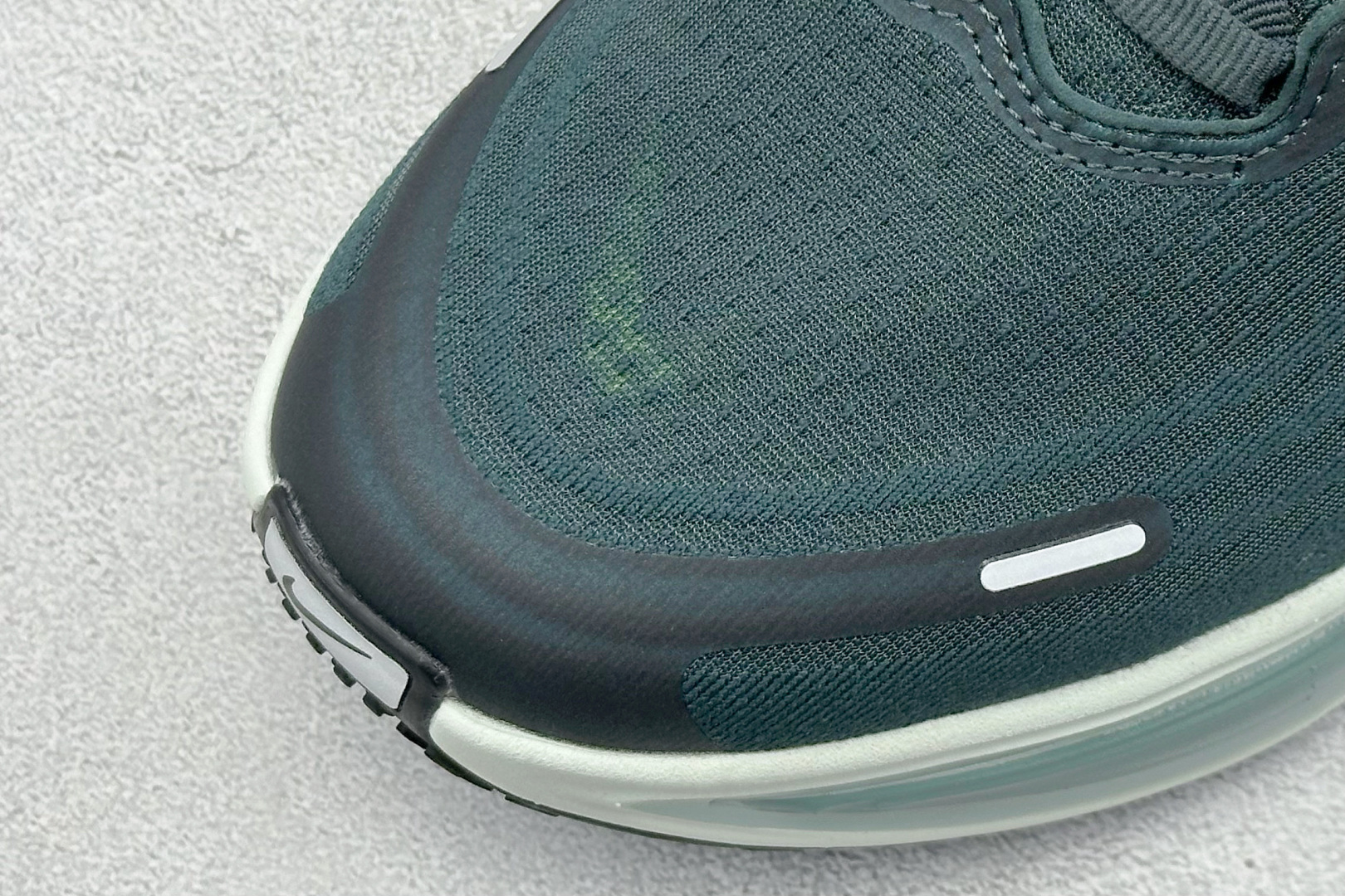 Nike Air Zoom Vomero Plus 耐克网面厚底气垫跑鞋 HV8150-300