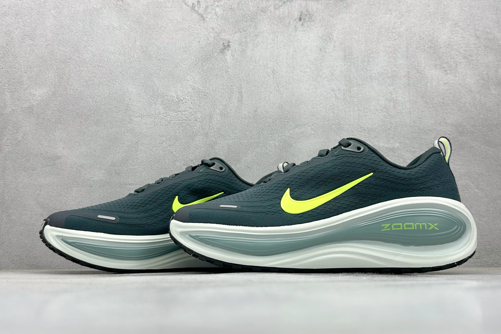 Nike Air Zoom Vomero Plus 耐克网面厚底气垫跑鞋 HV8150-300