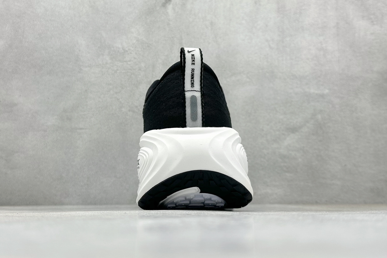 Nike Air Zoom Vomero Plus 耐克网面厚底气垫跑鞋 HV8150-002-High Quatity Cheap Brand wholesale wholesaler seller Clothes Bags handbags Sneakers Top Fashion Clothing Shoes from China Factory Chinese suppliers best Quality Beautiful Price Nike Air Zoom Vomero Plus 耐克网面厚底气垫跑鞋 HV8150-002