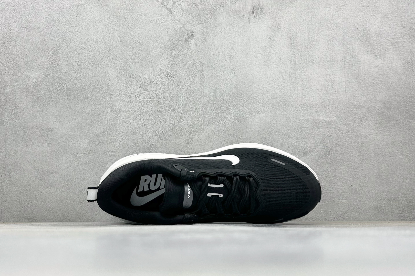 Nike Air Zoom Vomero Plus 耐克网面厚底气垫跑鞋 HV8150-002-High Quatity Cheap Brand wholesale wholesaler seller Clothes Bags handbags Sneakers Top Fashion Clothing Shoes from China Factory Chinese suppliers best Quality Beautiful Price Nike Air Zoom Vomero Plus 耐克网面厚底气垫跑鞋 HV8150-002