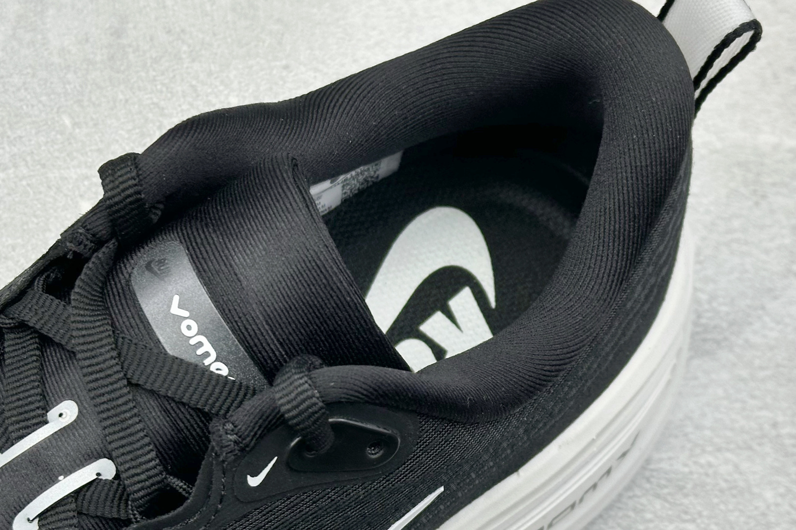 Nike Air Zoom Vomero Plus 耐克网面厚底气垫跑鞋 HV8150-002-High Quatity Cheap Brand wholesale wholesaler seller Clothes Bags handbags Sneakers Top Fashion Clothing Shoes from China Factory Chinese suppliers best Quality Beautiful Price Nike Air Zoom Vomero Plus 耐克网面厚底气垫跑鞋 HV8150-002