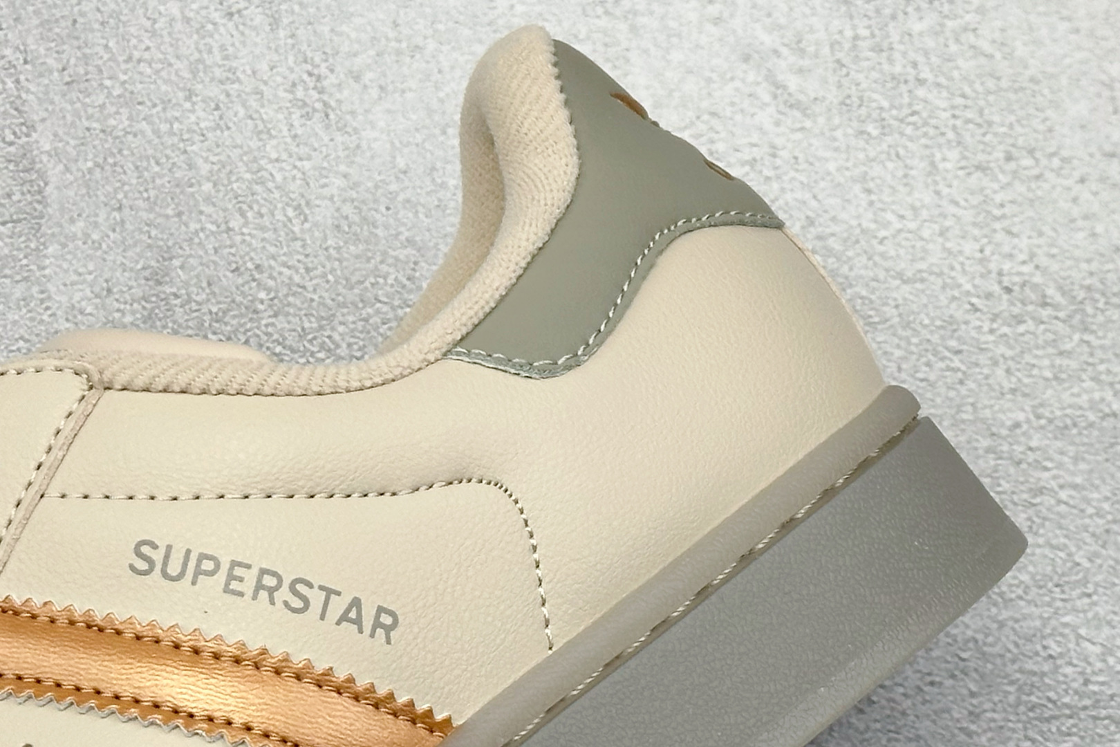 140 Adidas Originals Superstar II 贝壳头休闲板鞋 JR7355