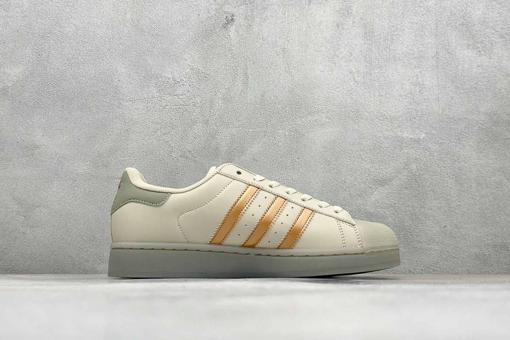 140 Adidas Originals Superstar II 贝壳头休闲板鞋 JR7355