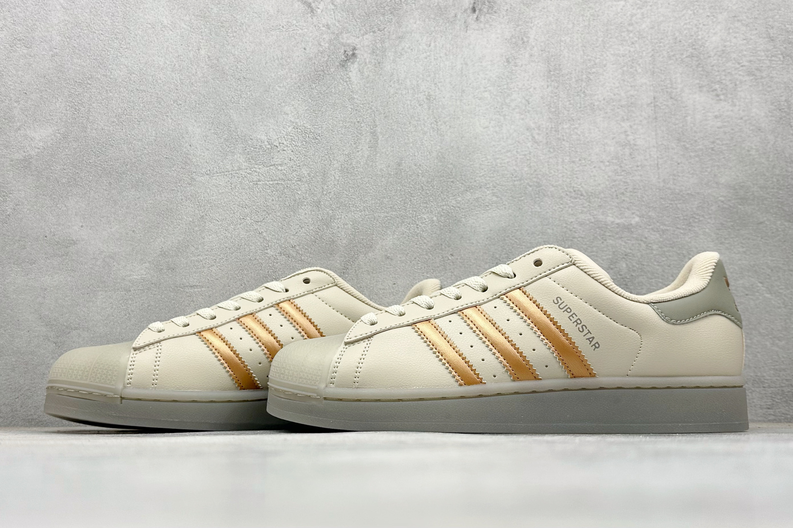 140 Adidas Originals Superstar II 贝壳头休闲板鞋 JR7355