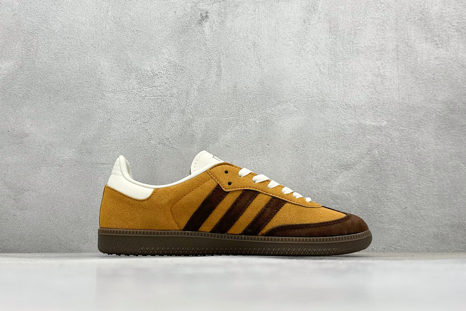 140 Adidas Originals Samba 桑巴舞系列阿迪达斯 三叶草 绅士德训足球风百搭低帮休闲运动板鞋 JI3288