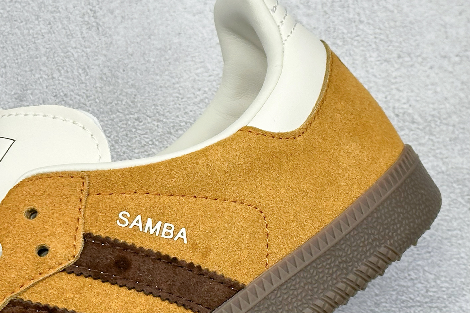 140 Adidas Originals Samba 桑巴舞系列阿迪达斯 三叶草 绅士德训足球风百搭低帮休闲运动板鞋 JI3288