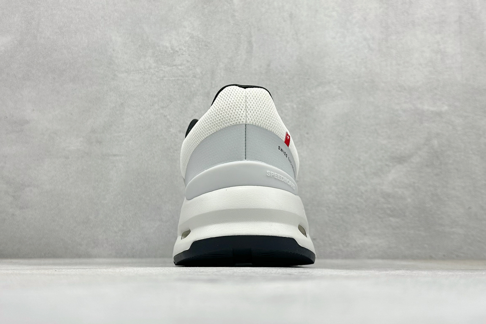 200 On昂跑 Cloudpulse 户外街头机能风跑步鞋 3MD3006