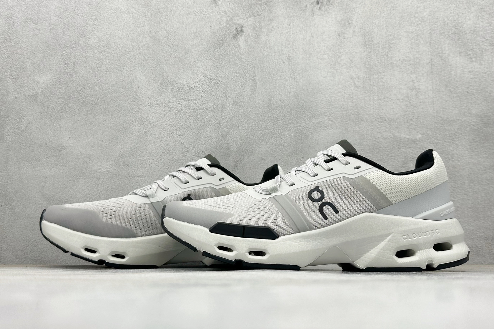 200 On昂跑 Cloudpulse 户外街头机能风跑步鞋 3MD3006