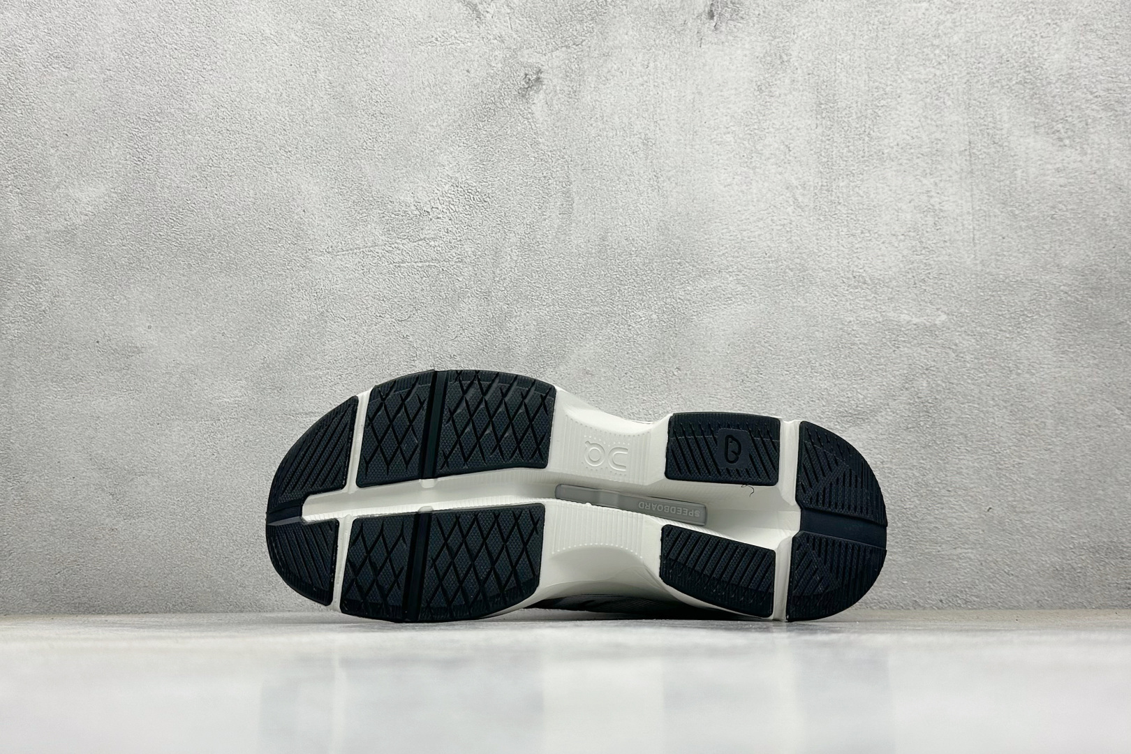 200 On昂跑 Cloudpulse 户外街头机能风跑步鞋 3MD3006