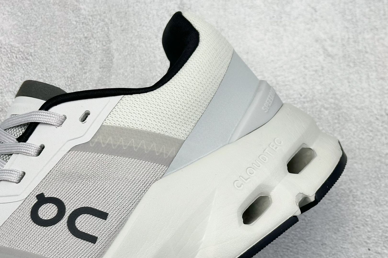 200 On昂跑 Cloudpulse 户外街头机能风跑步鞋 3MD3006