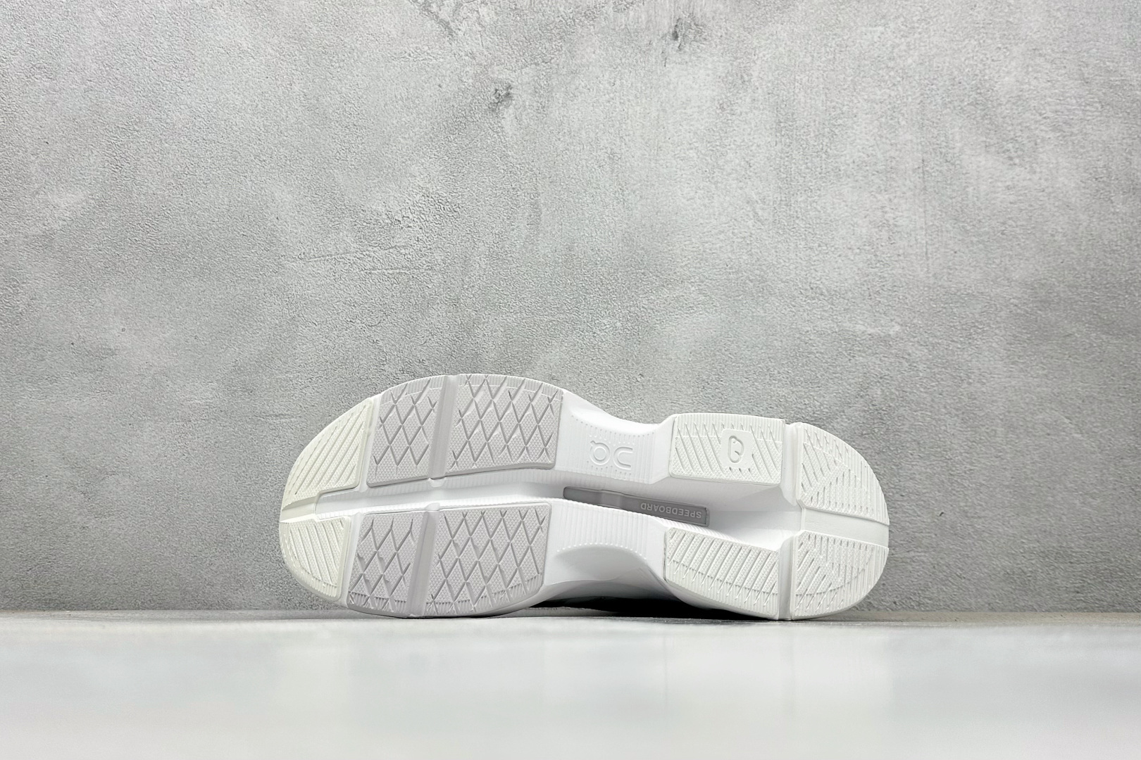 200 On昂跑 Cloudpulse 户外街头机能风跑步鞋 3WD3006