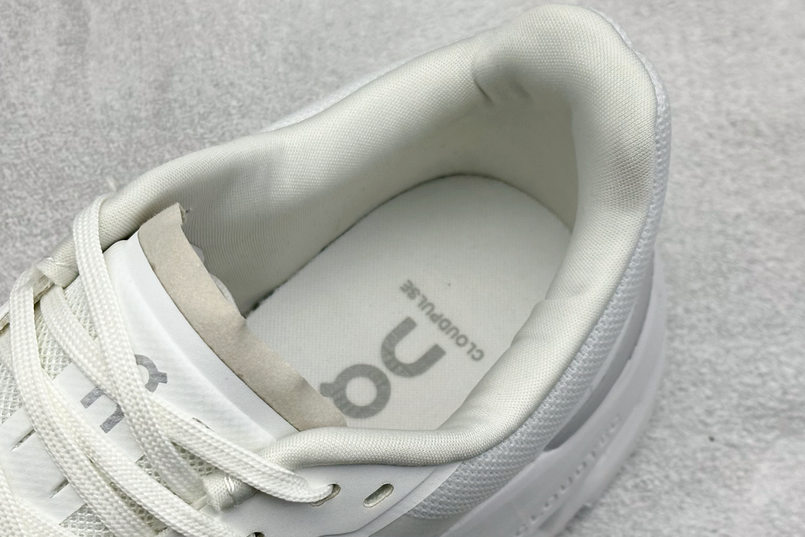 200 On昂跑 Cloudpulse 户外街头机能风跑步鞋 3WD3006