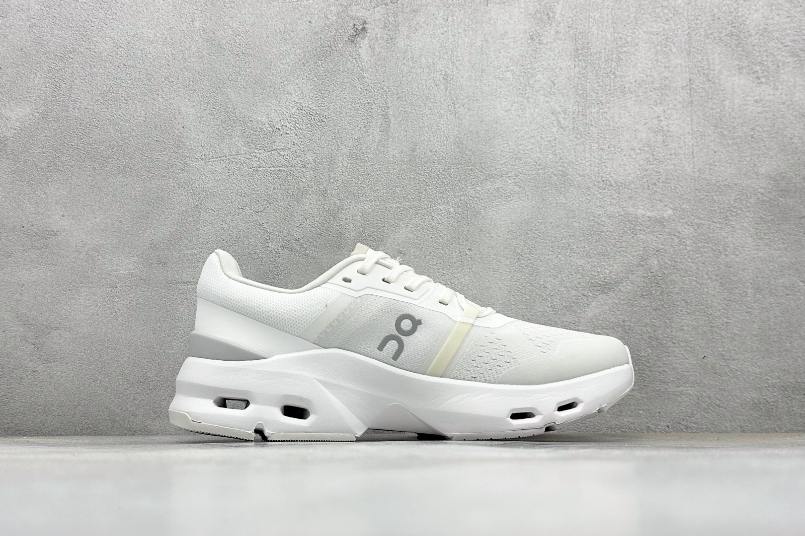 200 On昂跑 Cloudpulse 户外街头机能风跑步鞋 3WD3006